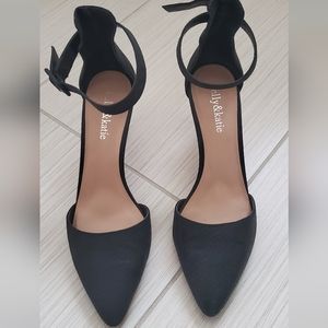 Kelly & Katie Pointed Toe Ankle Stap Pumps Size 8
